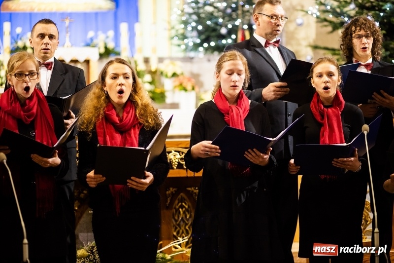 Zdjęcie w galerii na portalu naszraciborz.pl: Kolędowanie dla Asi w Studziennej wiadomości z regionu