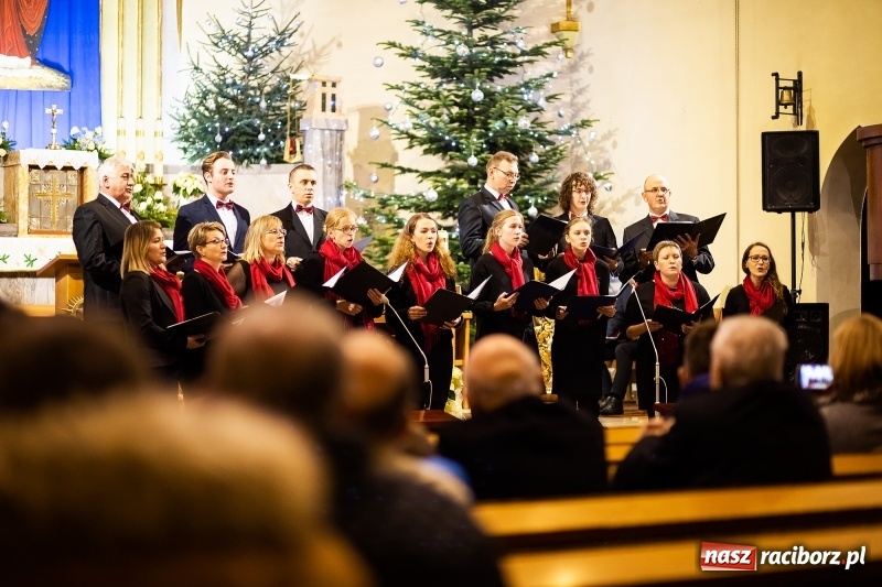 Zdjęcie w galerii na portalu naszraciborz.pl: Kolędowanie dla Asi w Studziennej wiadomości z regionu