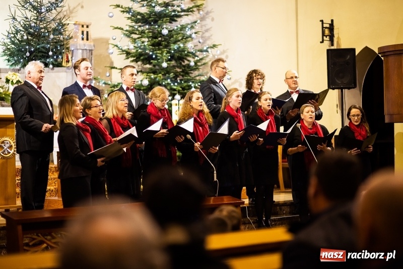 Zdjęcie w galerii na portalu naszraciborz.pl: Kolędowanie dla Asi w Studziennej wiadomości z regionu