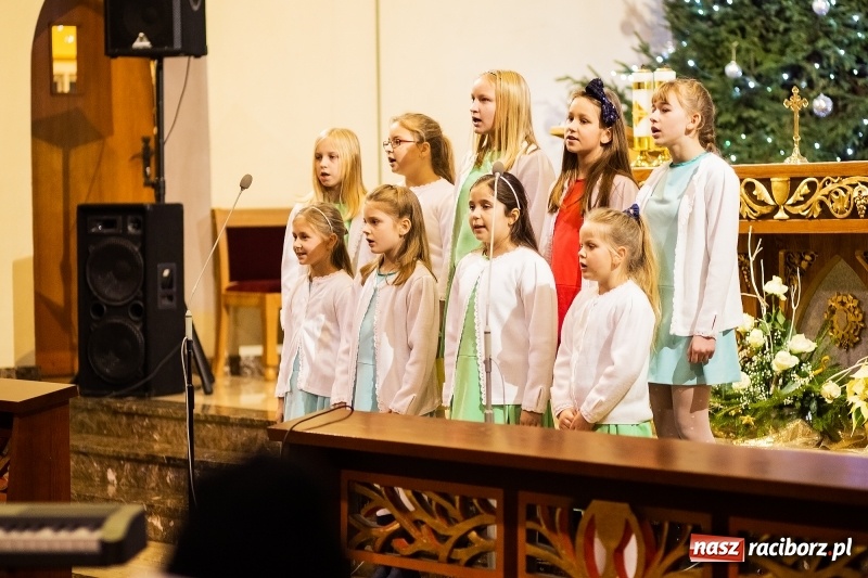 Zdjęcie w galerii na portalu naszraciborz.pl: Kolędowanie dla Asi w Studziennej wiadomości z regionu