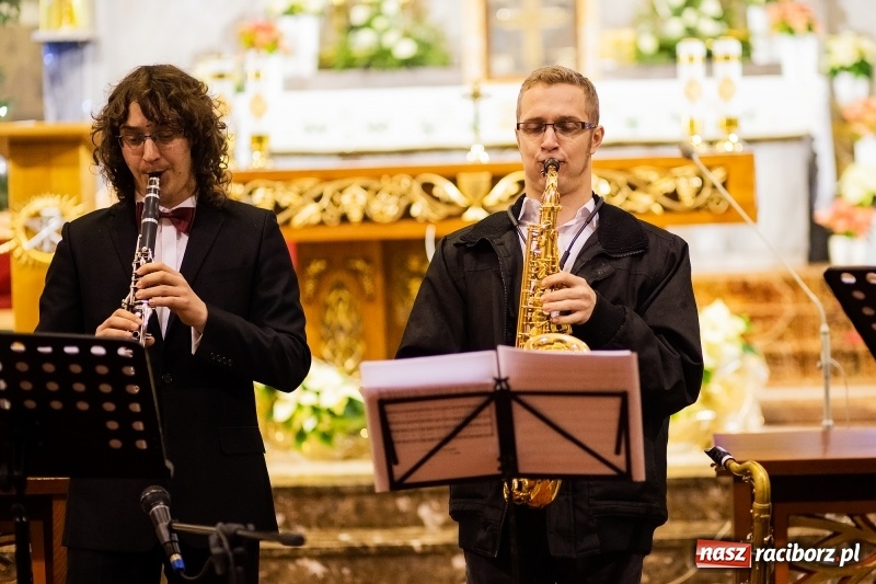 Zdjęcie w galerii na portalu naszraciborz.pl: Kolędowanie dla Asi w Studziennej wiadomości z regionu