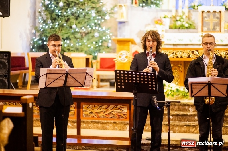 Zdjęcie w galerii na portalu naszraciborz.pl: Kolędowanie dla Asi w Studziennej wiadomości z regionu