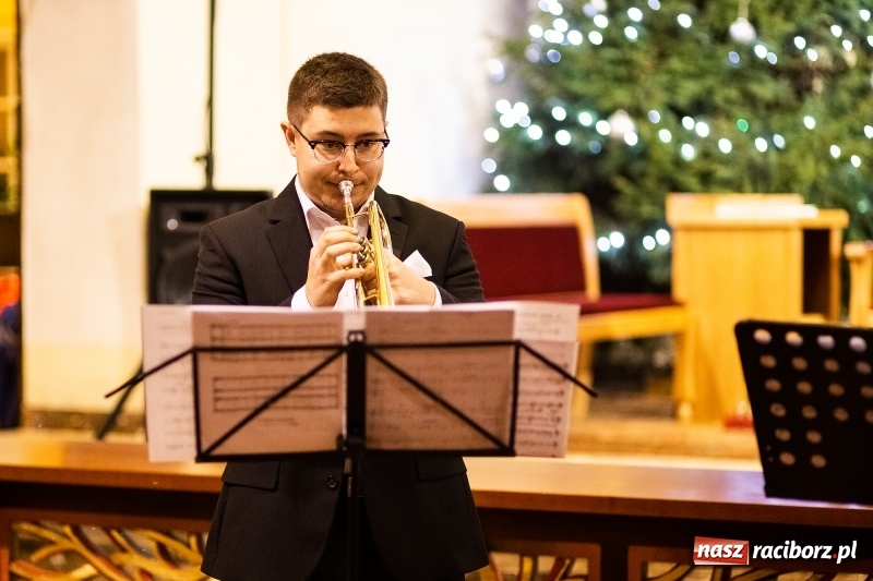 Zdjęcie w galerii na portalu naszraciborz.pl: Kolędowanie dla Asi w Studziennej wiadomości z regionu