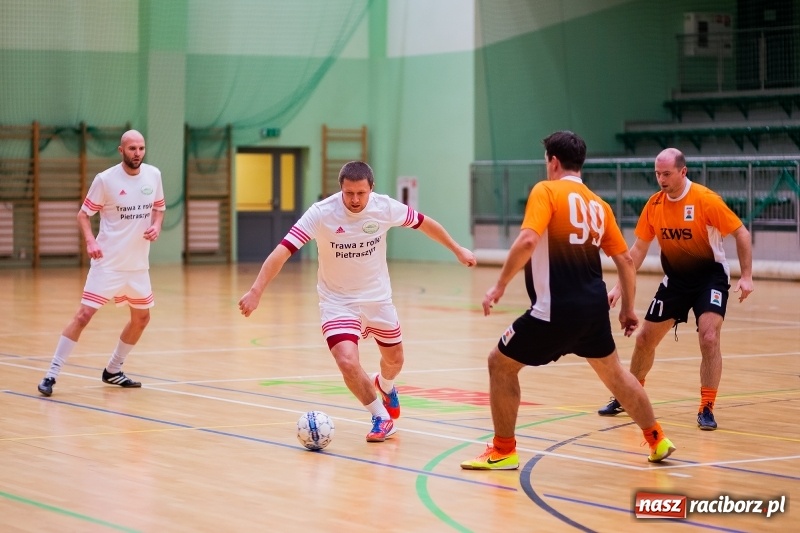 Zdjęcie w galerii na portalu naszraciborz.pl: Ostatnie halowe zmagania dla starego roku pożegnania wiadomości z regionu