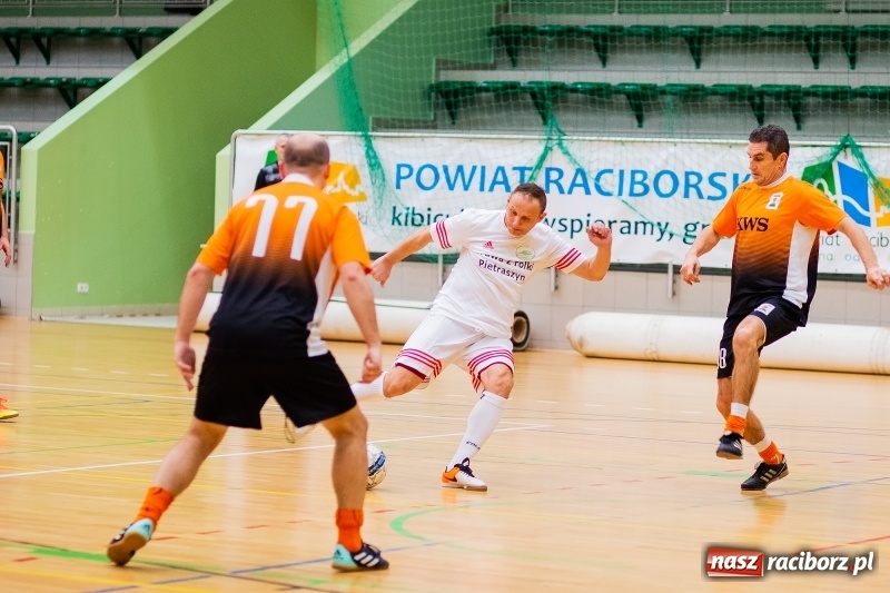 Zdjęcie w galerii na portalu naszraciborz.pl: Ostatnie halowe zmagania dla starego roku pożegnania wiadomości z regionu