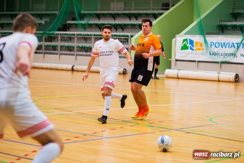 Zdjęcie w galerii na portalu naszraciborz.pl: Ostatnie halowe zmagania dla starego roku pożegnania wiadomości z regionu