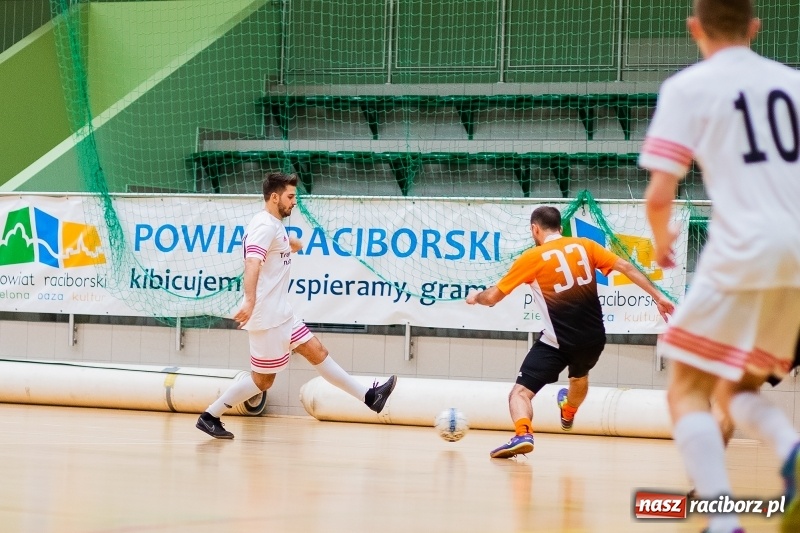 Zdjęcie w galerii na portalu naszraciborz.pl: Ostatnie halowe zmagania dla starego roku pożegnania wiadomości z regionu