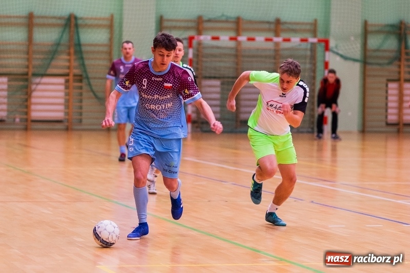 Zdjęcie w galerii na portalu naszraciborz.pl: Ostatnie halowe zmagania dla starego roku pożegnania wiadomości z regionu