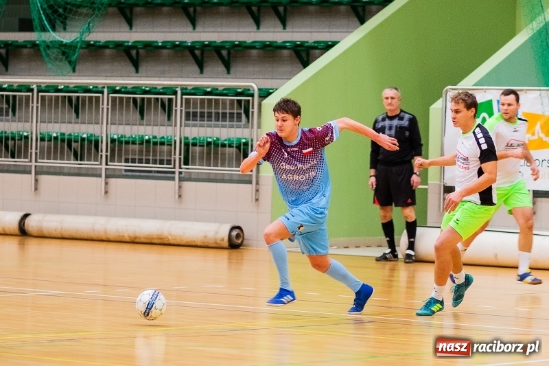 Zdjęcie w galerii na portalu naszraciborz.pl: Ostatnie halowe zmagania dla starego roku pożegnania wiadomości z regionu