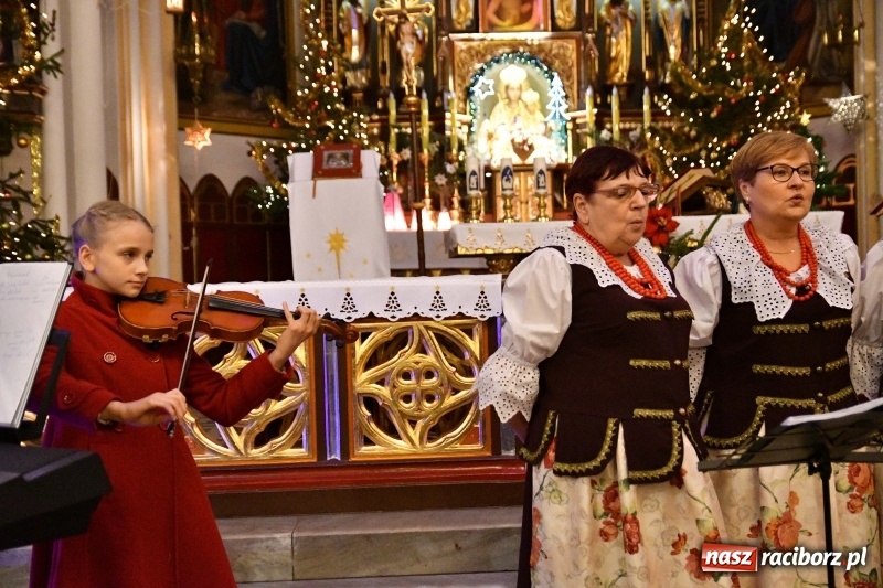 Zdjęcie w galerii na portalu naszraciborz.pl: U świętego Jana na Ostrogu zabrzmiały kolędy i pastorałki  wiadomości z regionu