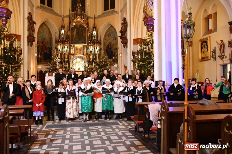 Zdjęcie w galerii na portalu naszraciborz.pl: U świętego Jana na Ostrogu zabrzmiały kolędy i pastorałki  wiadomości z regionu