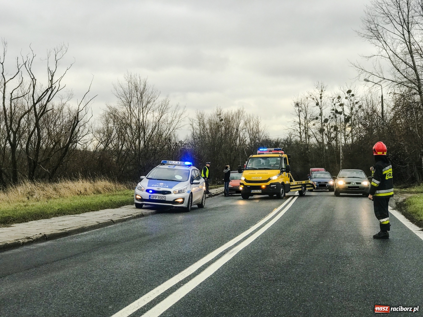 Zdjęcie w galerii na portalu naszraciborz.pl: Fatum nad Kozielską. Kolejne auto wypadło z jezdni  wiadomości z regionu