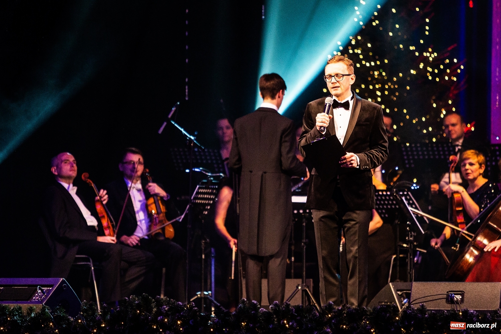 Zdjęcie w galerii na portalu naszraciborz.pl: Przetańczyć całą noc - sylwestrowa gala w RCK wiadomości z regionu