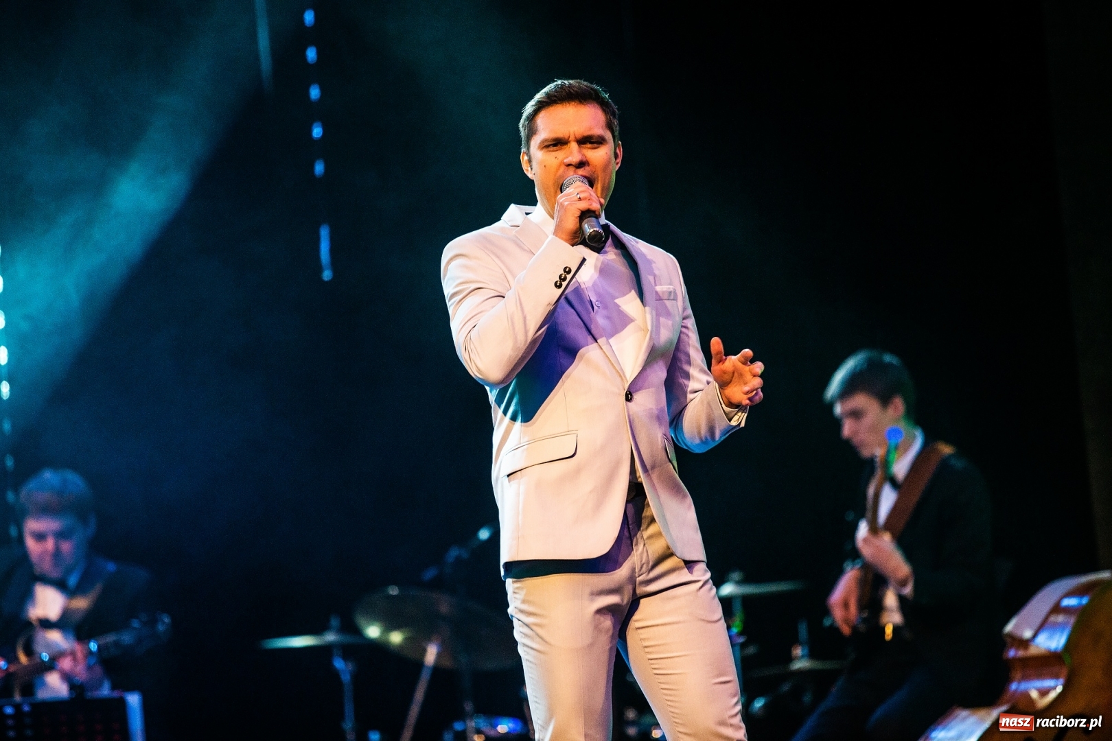 Zdjęcie w galerii na portalu naszraciborz.pl: Przetańczyć całą noc - sylwestrowa gala w RCK wiadomości z regionu