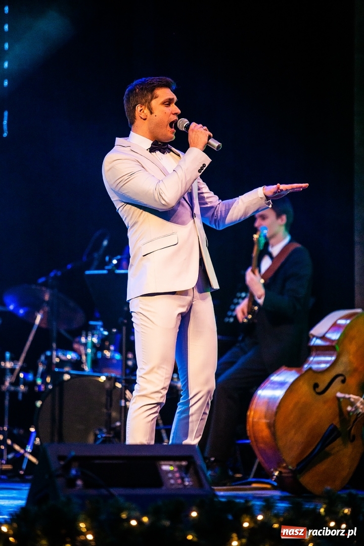 Zdjęcie w galerii na portalu naszraciborz.pl: Przetańczyć całą noc - sylwestrowa gala w RCK wiadomości z regionu