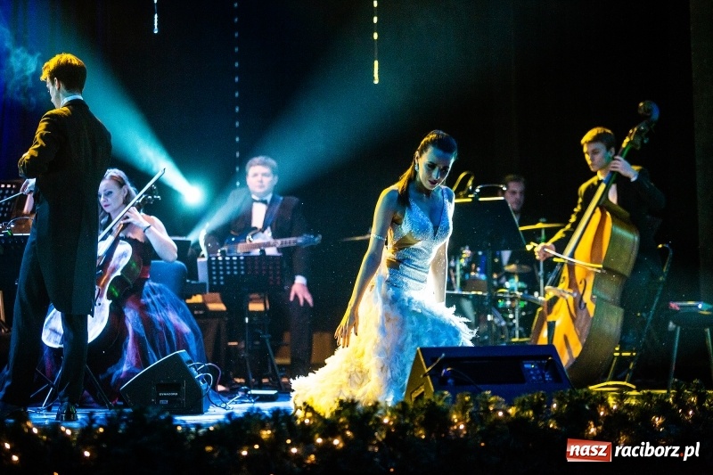 Zdjęcie w galerii na portalu naszraciborz.pl: Przetańczyć całą noc - sylwestrowa gala w RCK wiadomości z regionu