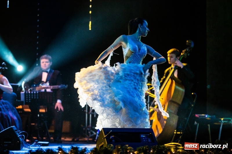 Zdjęcie w galerii na portalu naszraciborz.pl: Przetańczyć całą noc - sylwestrowa gala w RCK wiadomości z regionu