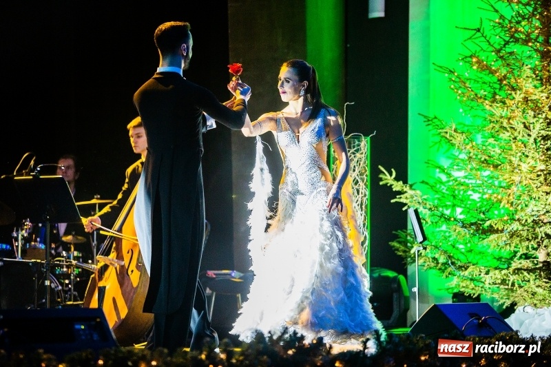 Zdjęcie w galerii na portalu naszraciborz.pl: Przetańczyć całą noc - sylwestrowa gala w RCK wiadomości z regionu