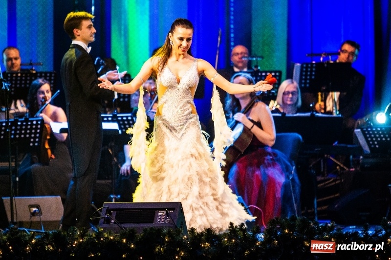 Zdjęcie w galerii na portalu naszraciborz.pl: Przetańczyć całą noc - sylwestrowa gala w RCK wiadomości z regionu