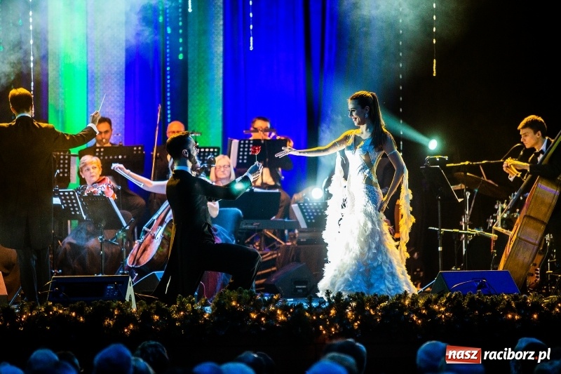 Zdjęcie w galerii na portalu naszraciborz.pl: Przetańczyć całą noc - sylwestrowa gala w RCK wiadomości z regionu