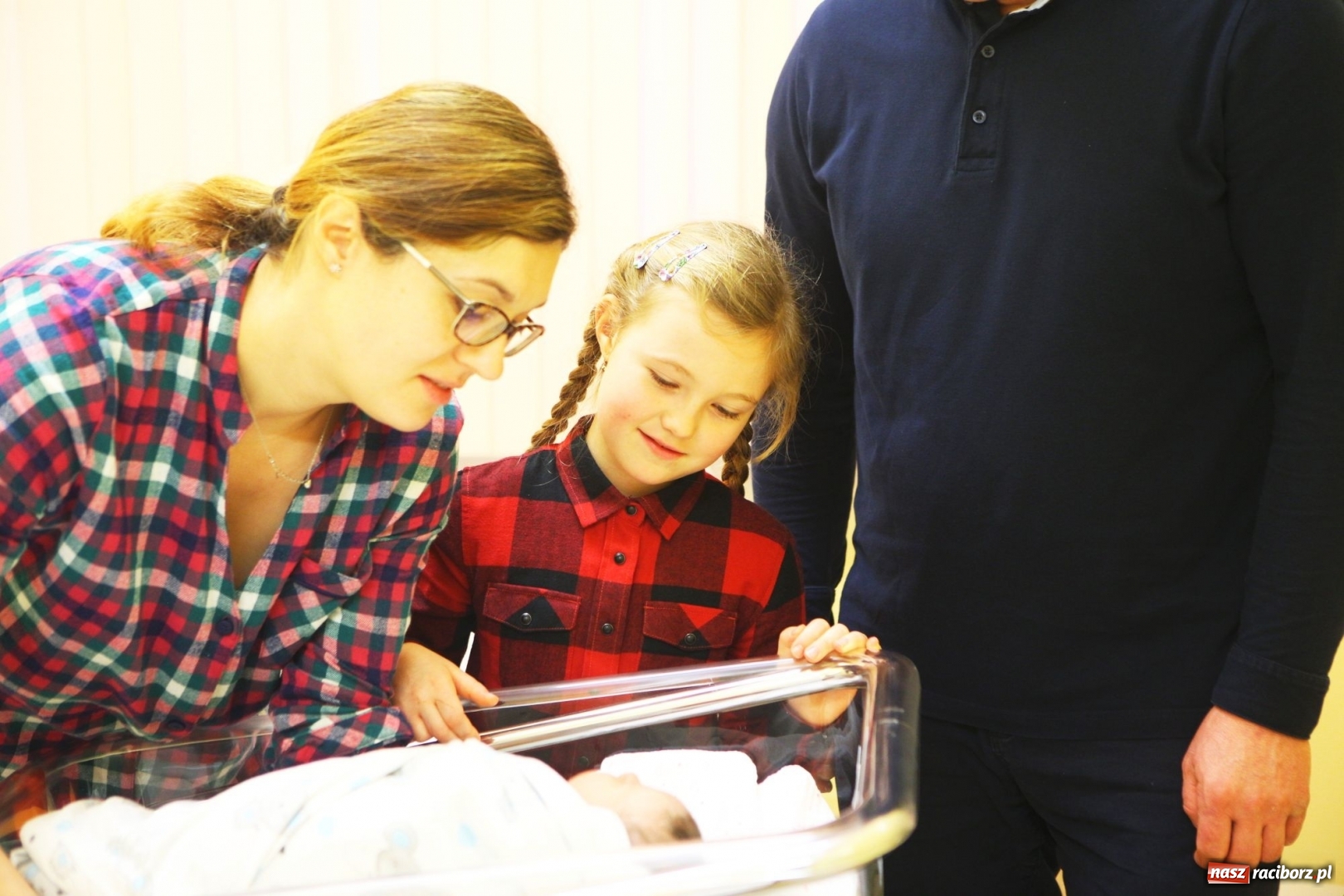 Zdjęcie w galerii na portalu naszraciborz.pl: Przedstawiamy Lenkę ze Sławikowa. To pierwsze dziecko urodzone w Raciborzu w 2019 roku  wiadomości z regionu