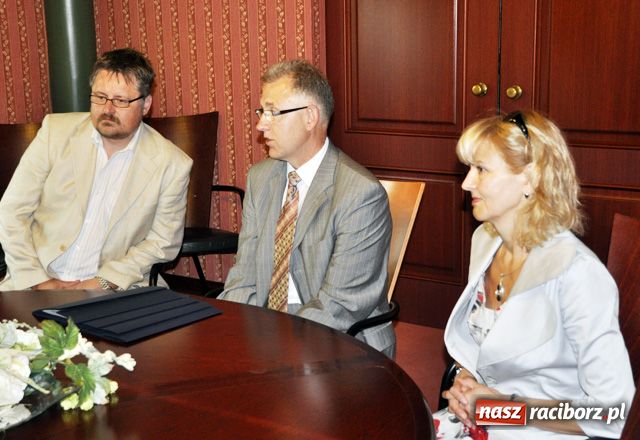 Zdjęcie w galerii na portalu naszraciborz.pl: Uratowali życie - dostali nagrody wiadomości z regionu