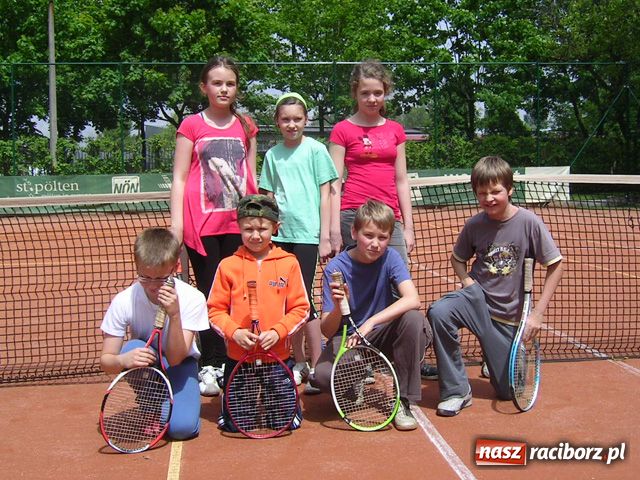 Zdjęcie w galerii na portalu naszraciborz.pl: Zmagania dzieci na korcie tenisowym wiadomości z regionu