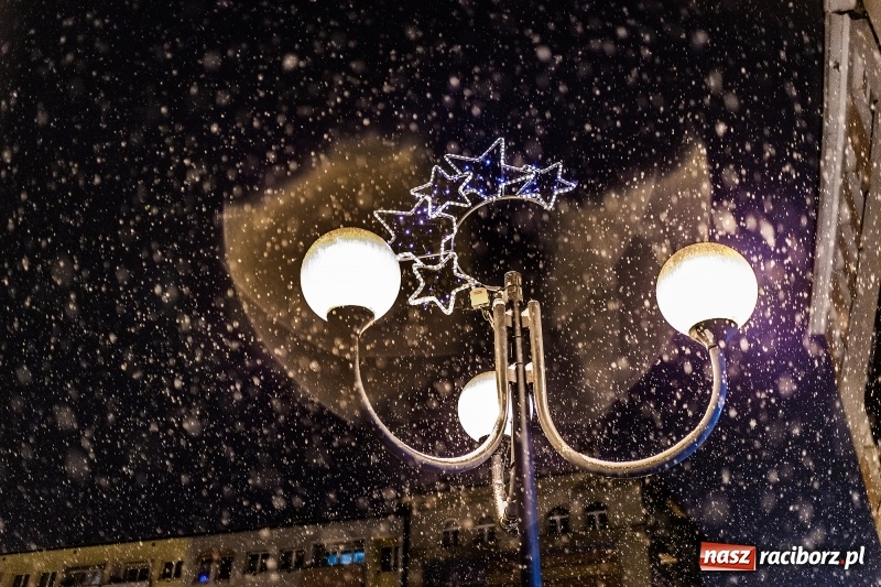 Zdjęcie w galerii na portalu naszraciborz.pl: Służby zapowiadają pierwsze tej zimy opady śniegu. Miasto przygotowane do akcji Zima wiadomości z regionu