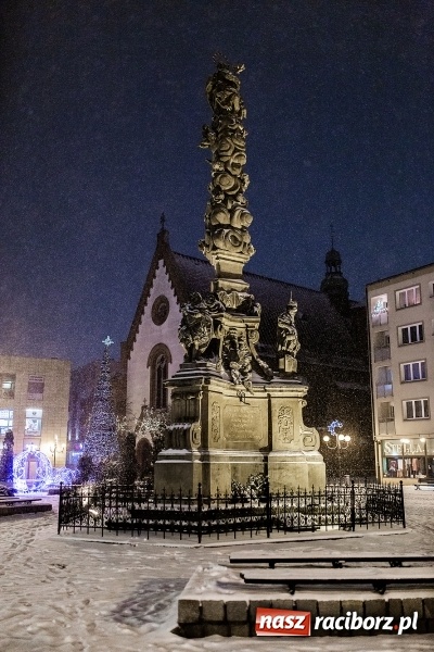 Zdjęcie w galerii na portalu naszraciborz.pl: Służby zapowiadają pierwsze tej zimy opady śniegu. Miasto przygotowane do akcji Zima wiadomości z regionu