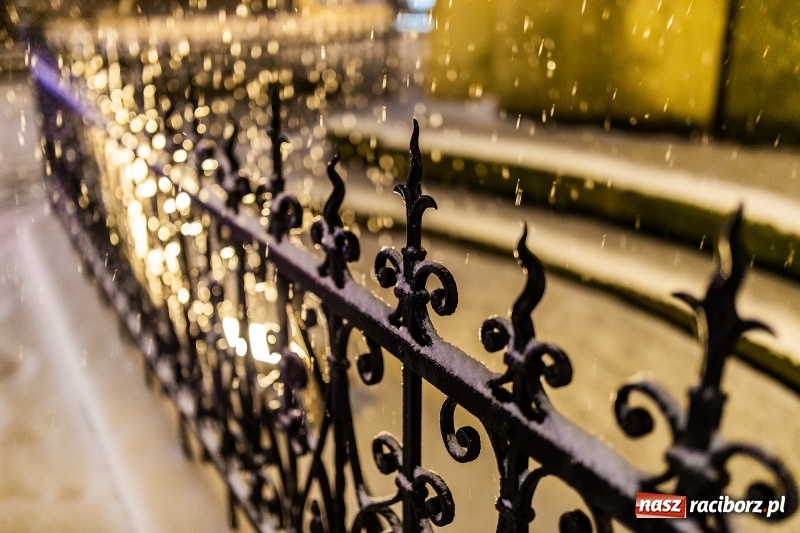 Zdjęcie w galerii na portalu naszraciborz.pl: Służby zapowiadają pierwsze tej zimy opady śniegu. Miasto przygotowane do akcji Zima wiadomości z regionu