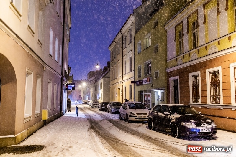 Zdjęcie w galerii na portalu naszraciborz.pl: Służby zapowiadają pierwsze tej zimy opady śniegu. Miasto przygotowane do akcji Zima wiadomości z regionu