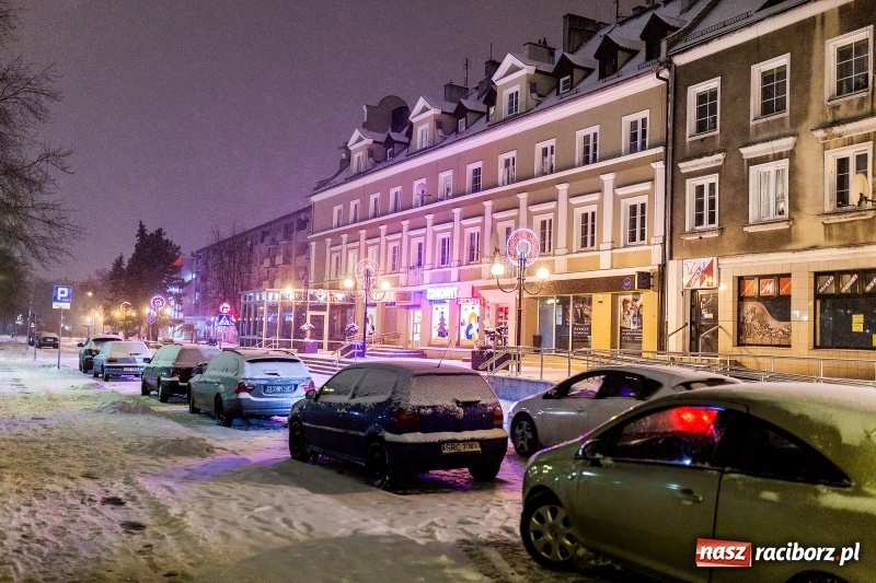 Zdjęcie w galerii na portalu naszraciborz.pl: Służby zapowiadają pierwsze tej zimy opady śniegu. Miasto przygotowane do akcji Zima wiadomości z regionu