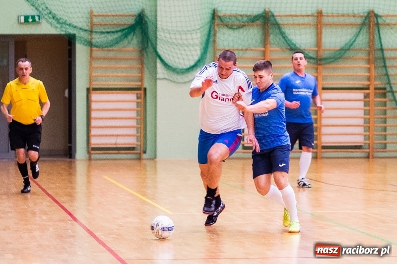 Zdjęcie w galerii na portalu naszraciborz.pl: HLPN: Kosmo-Car i Marek&Dariusz Metallbau pokonują rywali w piątkowych pojedynkach wiadomości z regionu