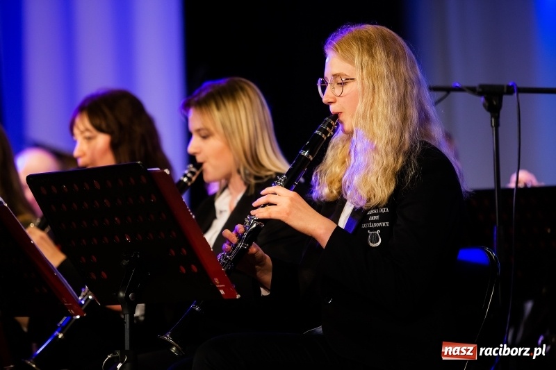 Zdjęcie w galerii na portalu naszraciborz.pl: Koncert Noworoczny DFK w DK Strzecha wiadomości z regionu