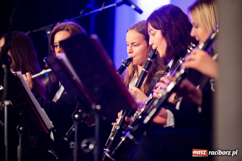 Zdjęcie w galerii na portalu naszraciborz.pl: Koncert Noworoczny DFK w DK Strzecha wiadomości z regionu