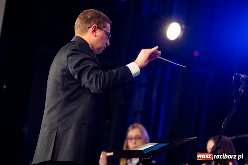 Zdjęcie w galerii na portalu naszraciborz.pl: Koncert Noworoczny DFK w DK Strzecha wiadomości z regionu