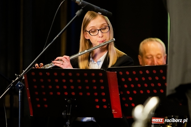 Zdjęcie w galerii na portalu naszraciborz.pl: Koncert Noworoczny DFK w DK Strzecha wiadomości z regionu