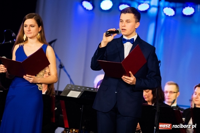 Zdjęcie w galerii na portalu naszraciborz.pl: Koncert Noworoczny DFK w DK Strzecha wiadomości z regionu