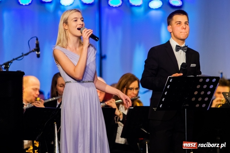 Zdjęcie w galerii na portalu naszraciborz.pl: Koncert Noworoczny DFK w DK Strzecha wiadomości z regionu