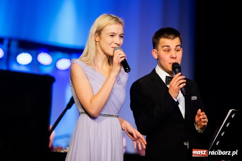 Zdjęcie w galerii na portalu naszraciborz.pl: Koncert Noworoczny DFK w DK Strzecha wiadomości z regionu