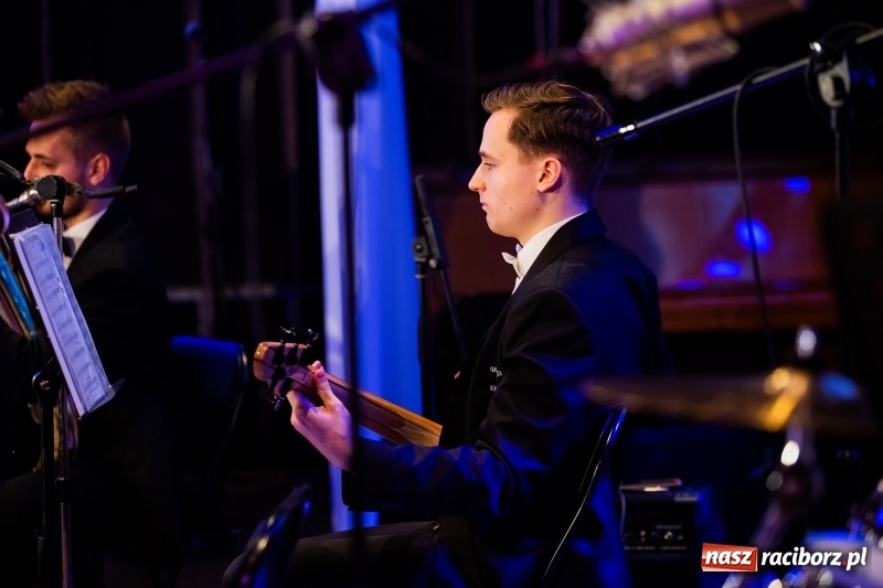 Zdjęcie w galerii na portalu naszraciborz.pl: Koncert Noworoczny DFK w DK Strzecha wiadomości z regionu