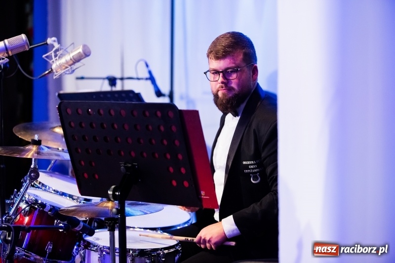 Zdjęcie w galerii na portalu naszraciborz.pl: Koncert Noworoczny DFK w DK Strzecha wiadomości z regionu