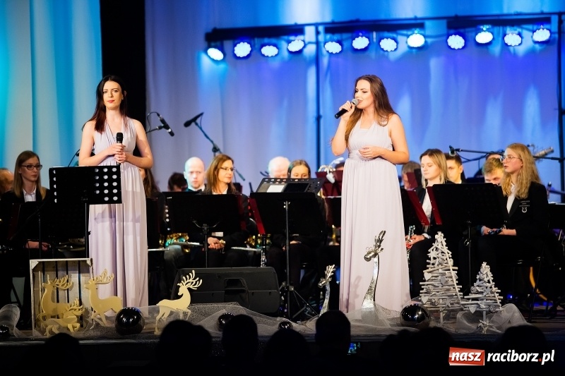 Zdjęcie w galerii na portalu naszraciborz.pl: Koncert Noworoczny DFK w DK Strzecha wiadomości z regionu
