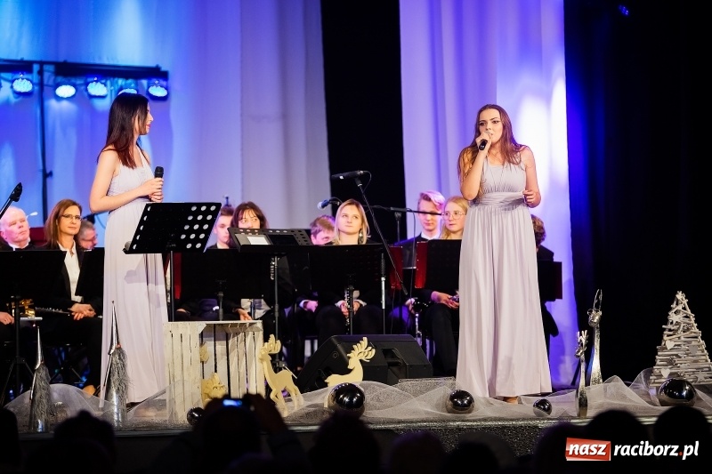 Zdjęcie w galerii na portalu naszraciborz.pl: Koncert Noworoczny DFK w DK Strzecha wiadomości z regionu