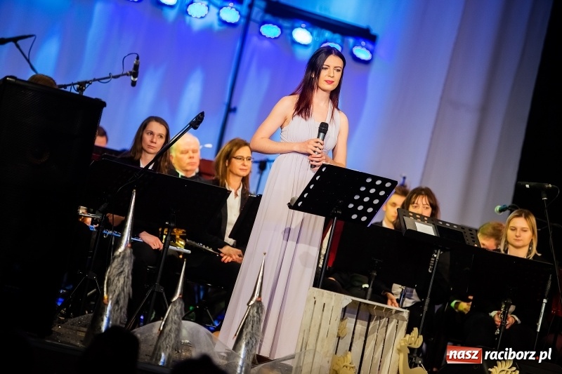 Zdjęcie w galerii na portalu naszraciborz.pl: Koncert Noworoczny DFK w DK Strzecha wiadomości z regionu