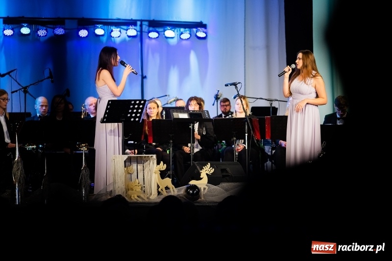 Zdjęcie w galerii na portalu naszraciborz.pl: Koncert Noworoczny DFK w DK Strzecha wiadomości z regionu