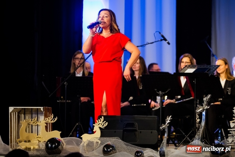 Zdjęcie w galerii na portalu naszraciborz.pl: Koncert Noworoczny DFK w DK Strzecha wiadomości z regionu