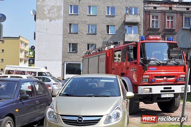 Zdjęcie w galerii na portalu naszraciborz.pl: Mama zatrzaśnięta na balkonie wiadomości z regionu