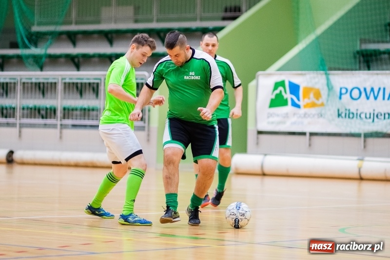 Zdjęcie w galerii na portalu naszraciborz.pl: Sobota w HLPN. Prawie pięćdziesiąt goli w lidze futsalu wiadomości z regionu