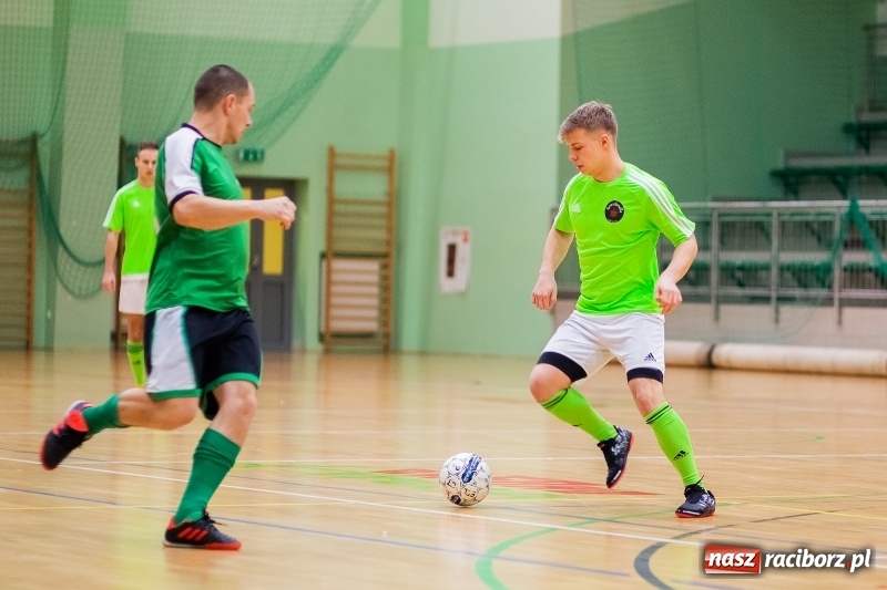 Zdjęcie w galerii na portalu naszraciborz.pl: Sobota w HLPN. Prawie pięćdziesiąt goli w lidze futsalu wiadomości z regionu